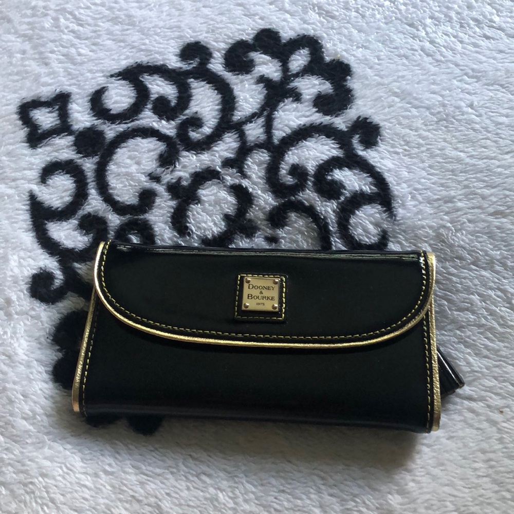 Dooney and Bourke ladies wallet.